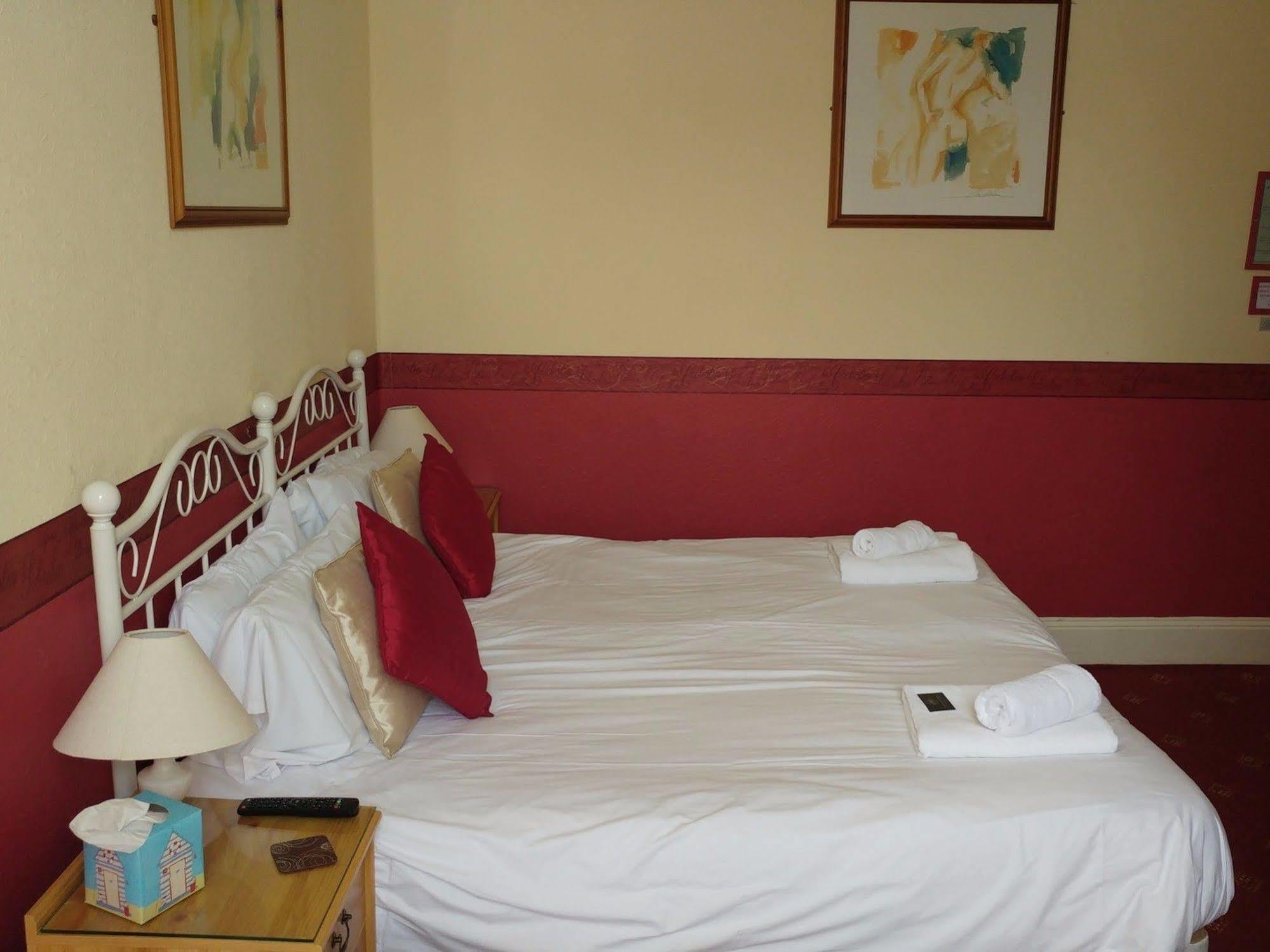 Heathcliff House B&B Exclusively For Adults Free Large Carpark Torquay Bagian luar foto
